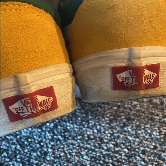 Vans - Picture 2 of 4